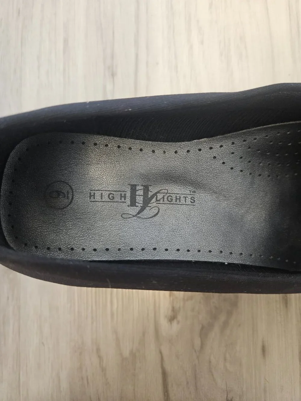 HighLights by Payless Black Pumps Size 9 - Classic & Comfortable Pointed Toe Hee